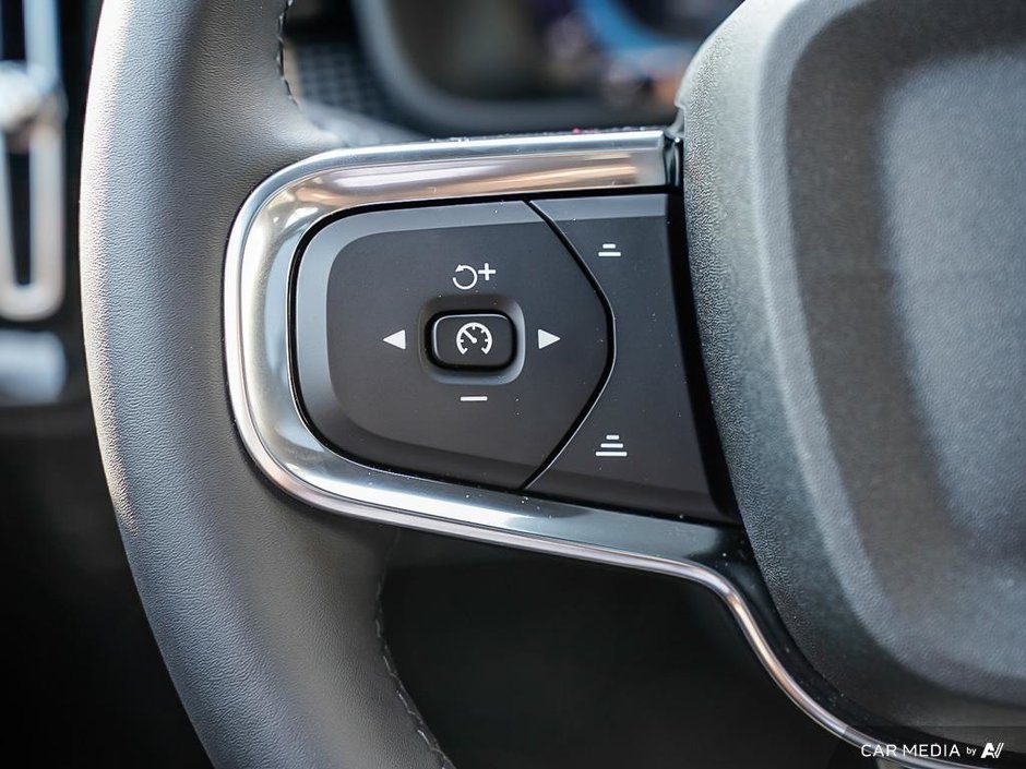 2025 Volvo XC40 Ultra Dark-17
