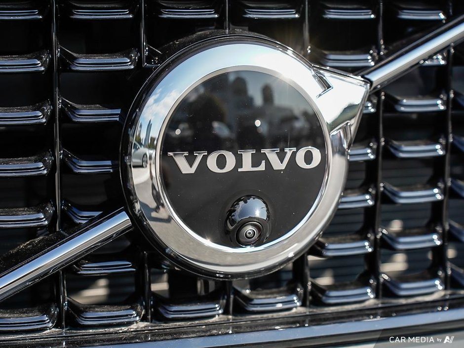 2025 Volvo XC40 Ultra Dark-8