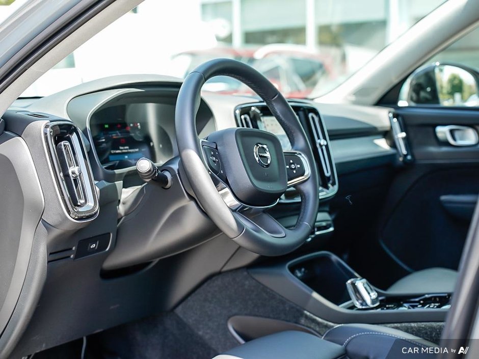 2025 Volvo XC40 Plus Dark Theme | 20 RIMS | Climate Package-12
