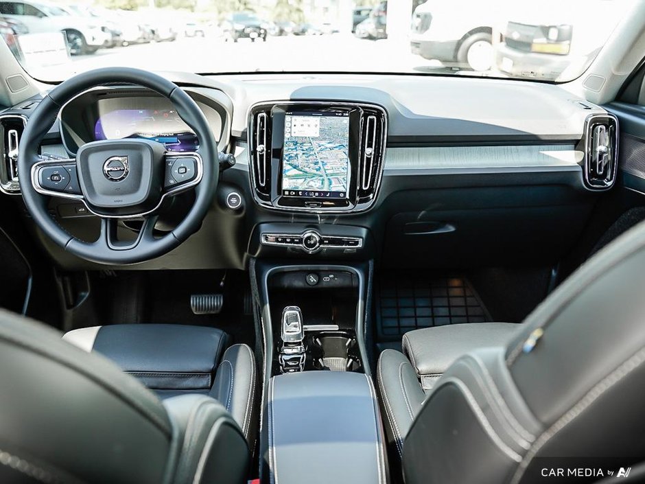 2025 Volvo XC40 Plus Dark Theme | 20 RIMS | Climate Package-24