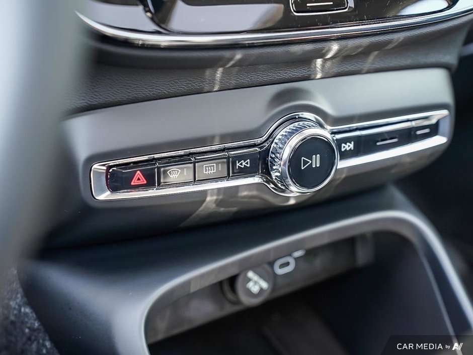 2025 Volvo XC40 Plus Dark Theme | 20 RIMS | Climate Package-19