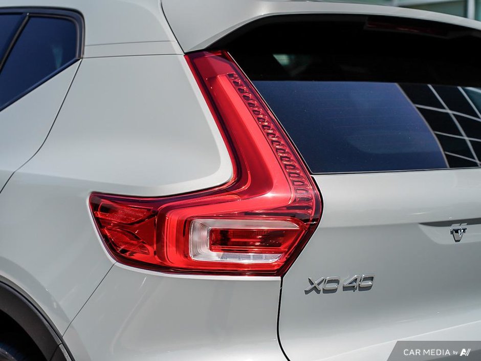 2025 Volvo XC40 Plus Dark Theme | 20 RIMS | Climate Package-11