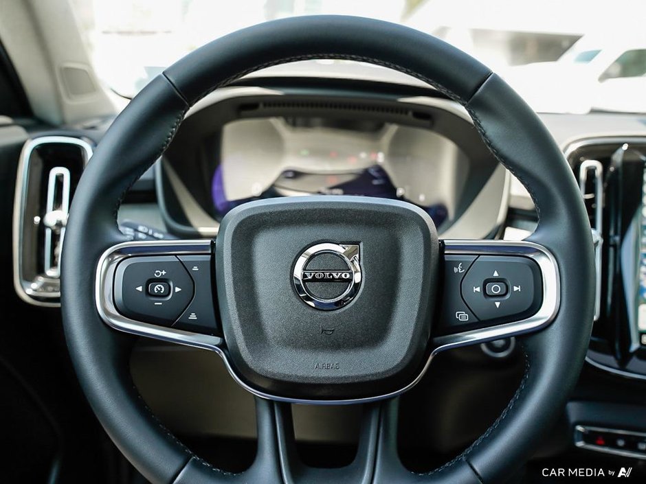 2025 Volvo XC40 Plus Dark Theme | 20 RIMS | Climate Package-13
