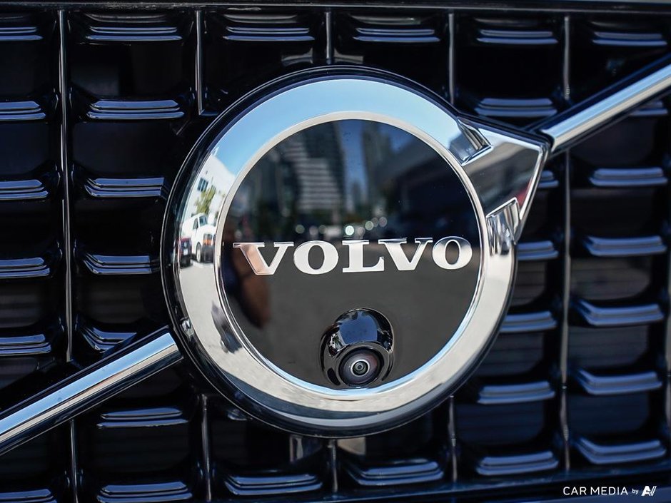 2025 Volvo XC40 Plus Dark Theme | 20 RIMS | Climate Package-8