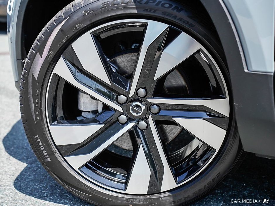 2025 Volvo XC40 Plus Dark Theme | 20 RIMS | Climate Package-5