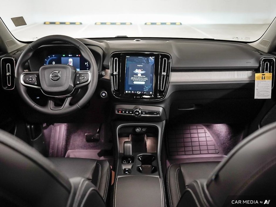 2025 Volvo XC40 Core Bright-24