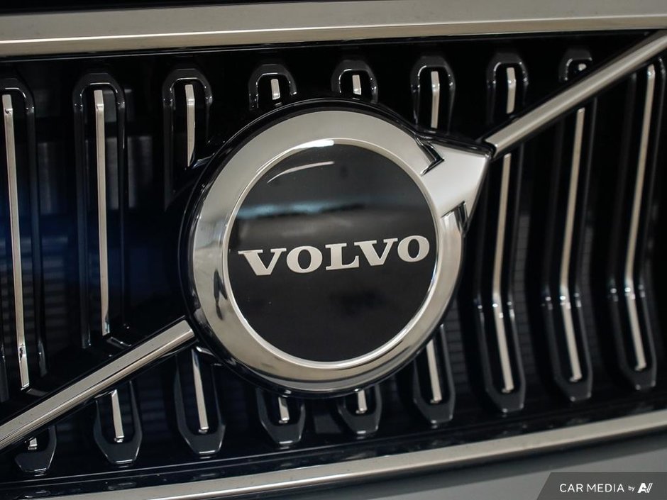 2025 Volvo XC40 Core Bright-8