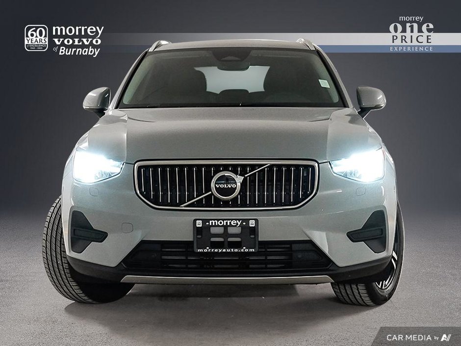 2025 Volvo XC40 Core Bright-1