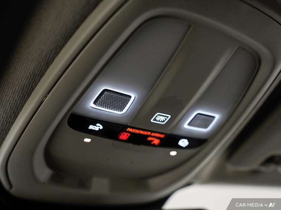 2025 Volvo XC40 Core Bright-21