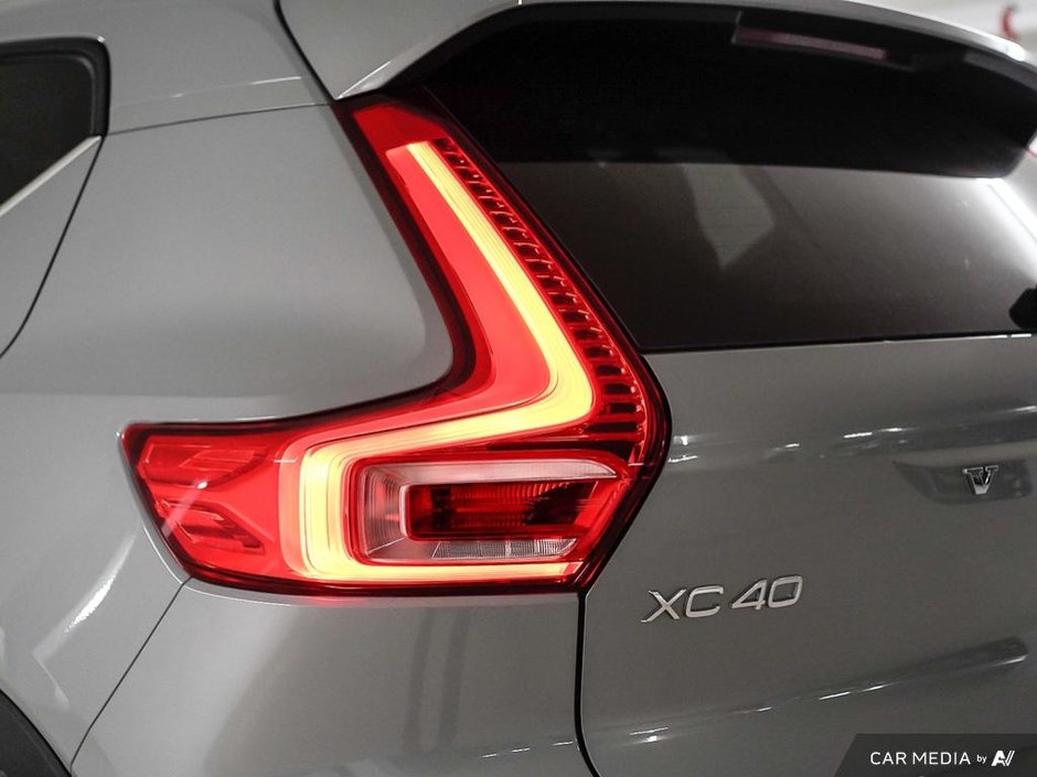 2025 Volvo XC40 Core Bright-11