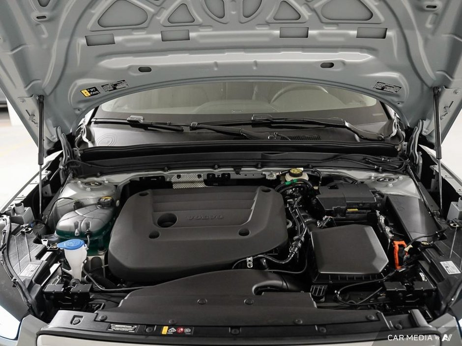 2025 Volvo XC40 Core Bright-7