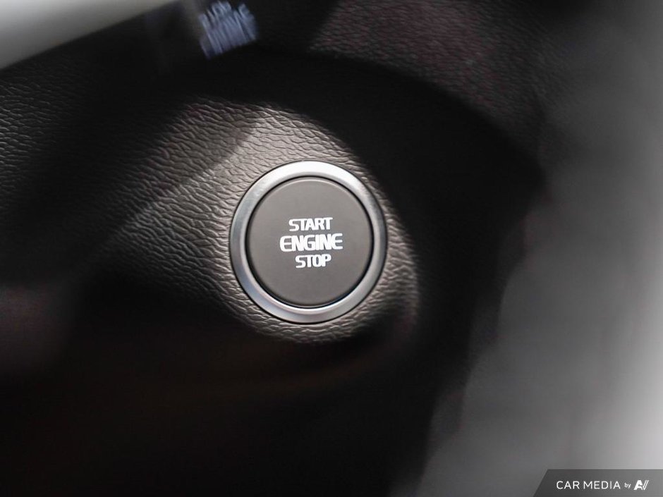 2025 Volvo XC40 Core Bright-26