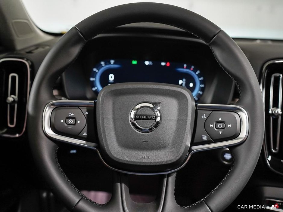 2025 Volvo XC40 Core Bright-13