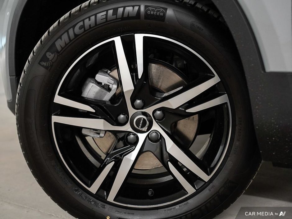 2025 Volvo XC40 Core Bright-5