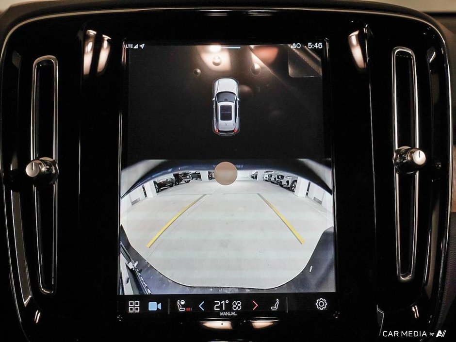 2025 Volvo XC40 Core Bright-25