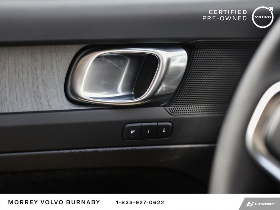 2025 Volvo XC40 Plus | Climate Package | Low Mileage-17