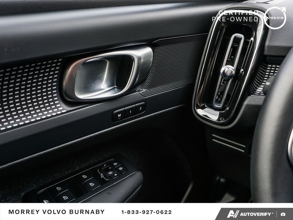 2025 Volvo XC40 Plus | Climate Package | Dark Theme-21