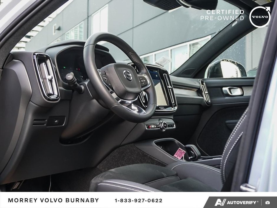 2025 Volvo XC40 Plus | Climate Package | Dark Theme-16