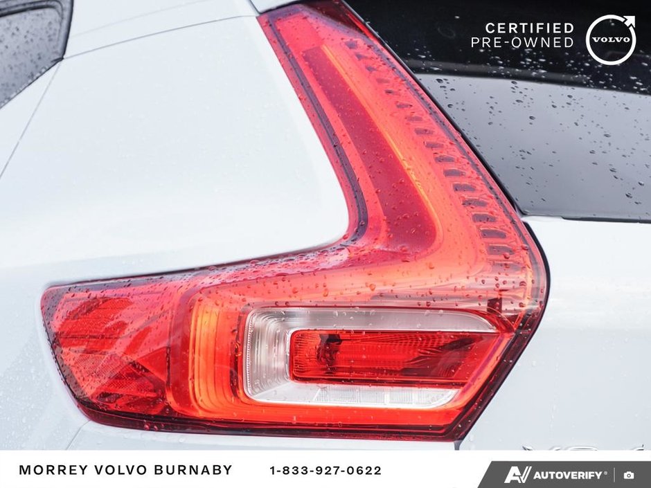 2025 Volvo XC40 Plus | Climate Package | Dark Theme-11