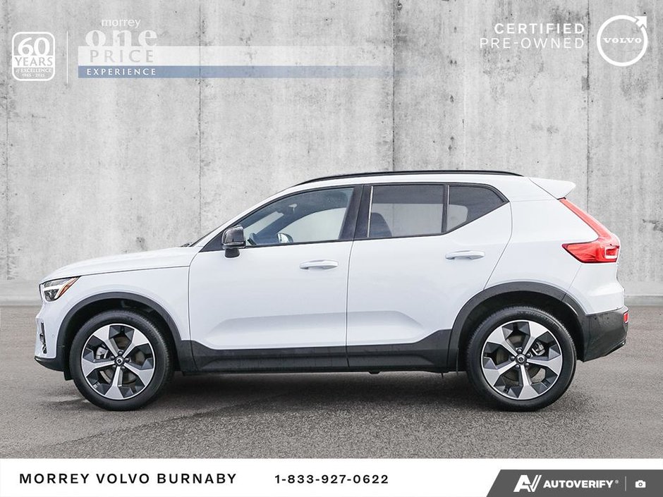 2025 Volvo XC40 Plus | Climate Package | Dark Theme-3