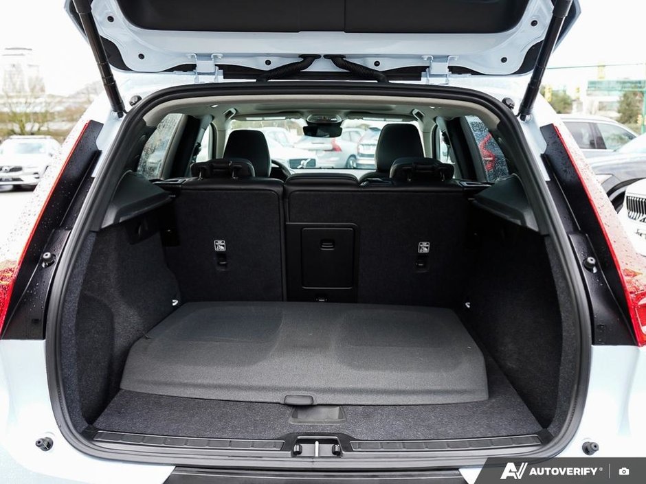 2025 Volvo XC40 Core - Climate Package | Panoramic Roof-10