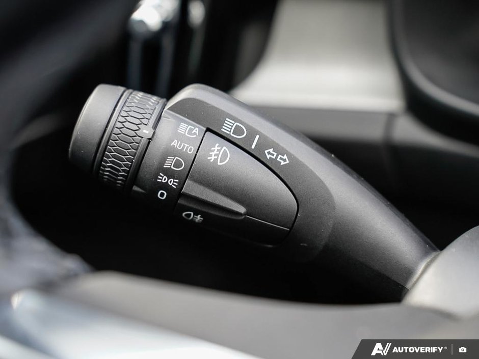 2025 Volvo XC40 Core - Climate Package | Panoramic Roof-15