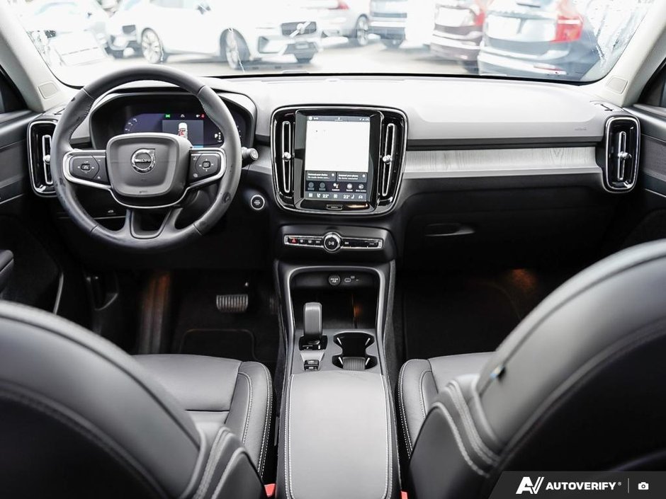 2025 Volvo XC40 Core - Climate Package | Panoramic Roof-24