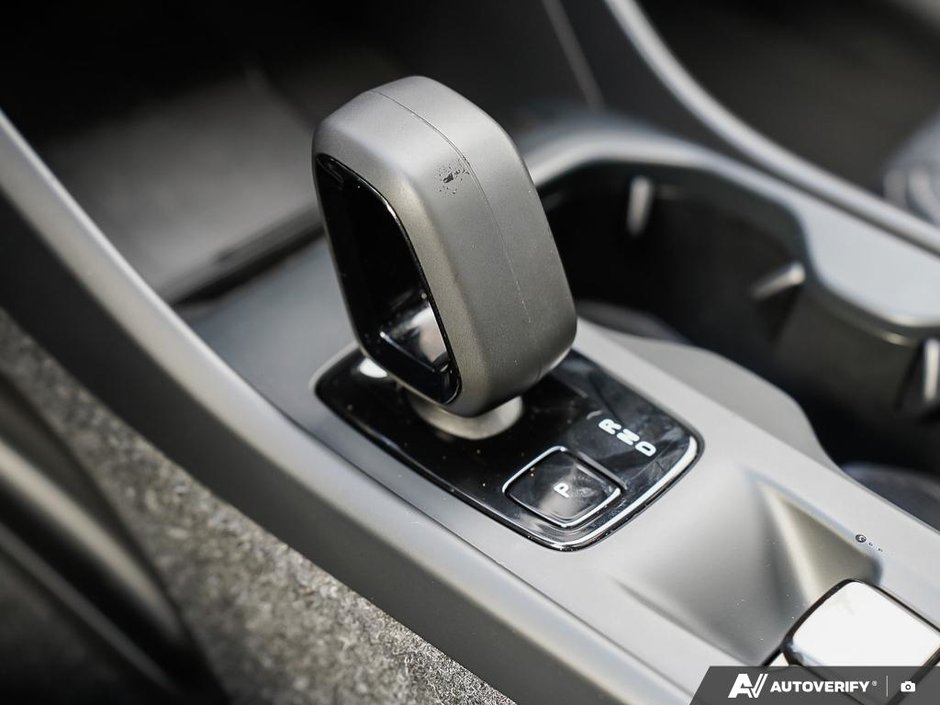 2025 Volvo XC40 Core - Climate Package | Panoramic Roof-18