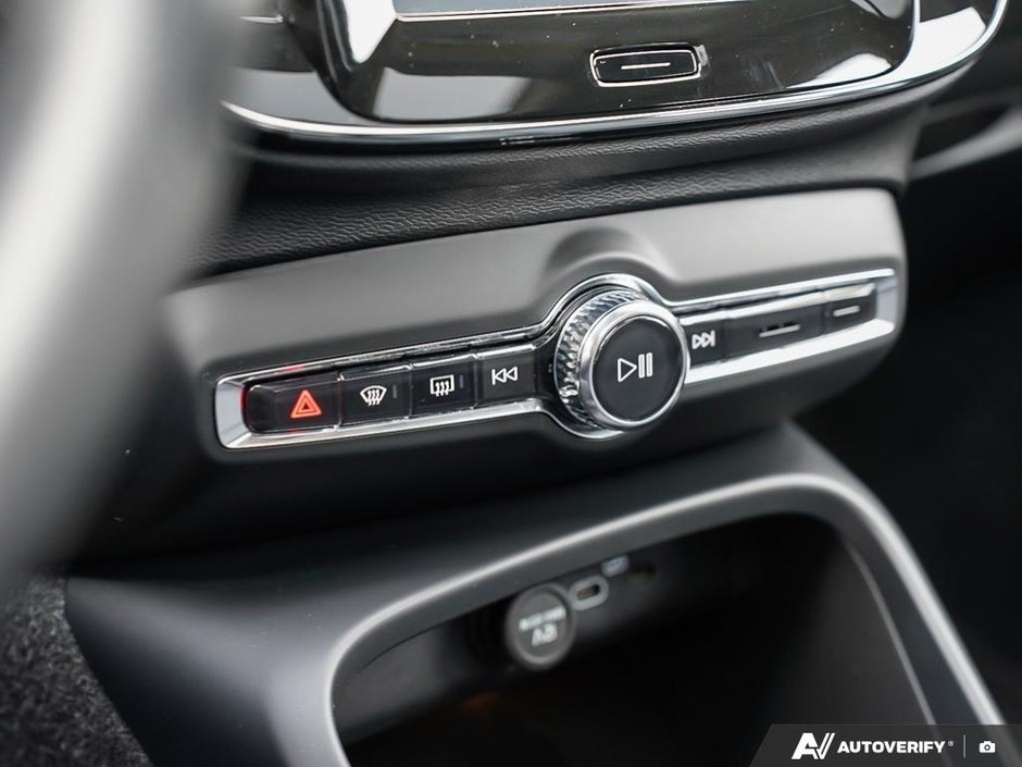 2025 Volvo XC40 Core - Climate Package | Panoramic Roof-19