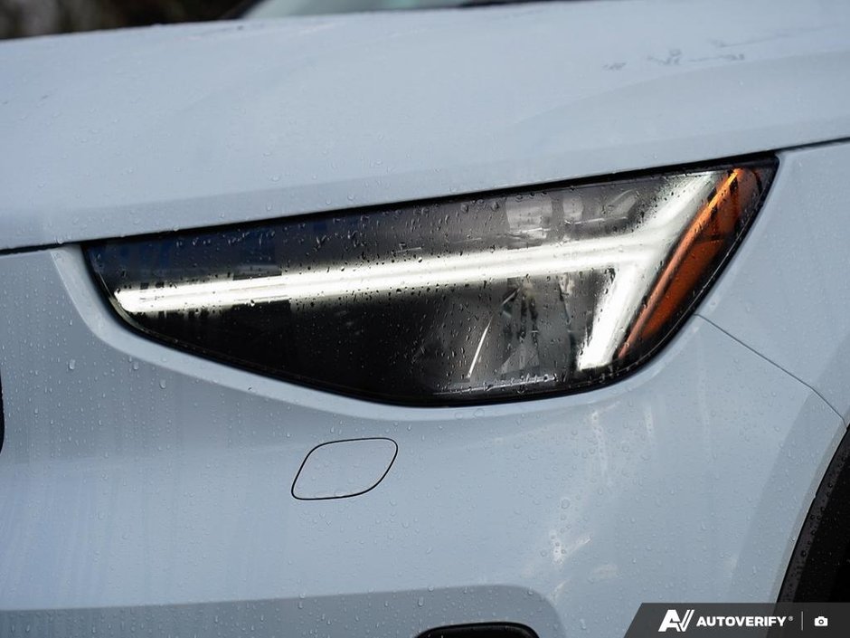 2025 Volvo XC40 Core - Climate Package | Panoramic Roof-9