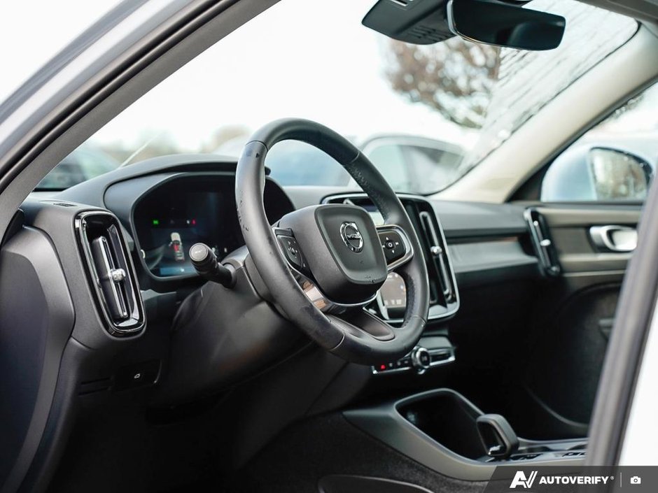 2025 Volvo XC40 Core - Climate Package | Panoramic Roof-12