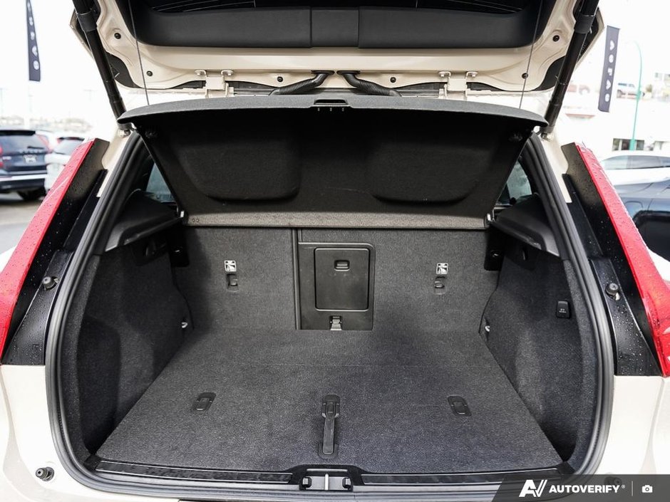 2025 Volvo XC40 Plus ~ Dark Theme | Climate Package-10