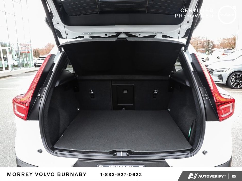 2025 Volvo XC40 Core • In Stock - AWD • Low Mileage-11