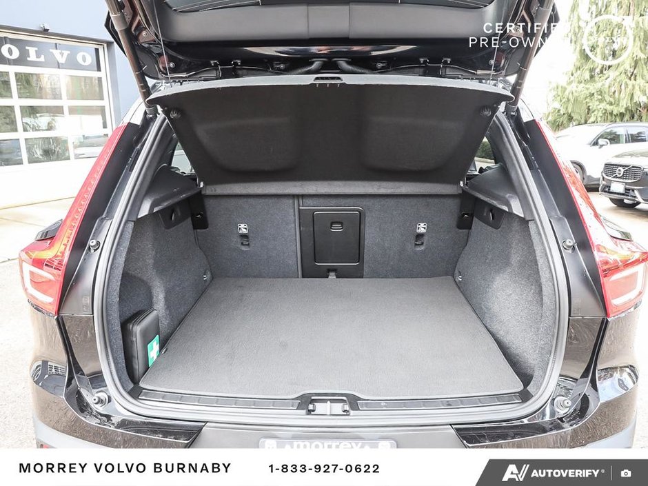 2025 Volvo XC40 Core • In Stock - AWD • BLACK on BLACK-11