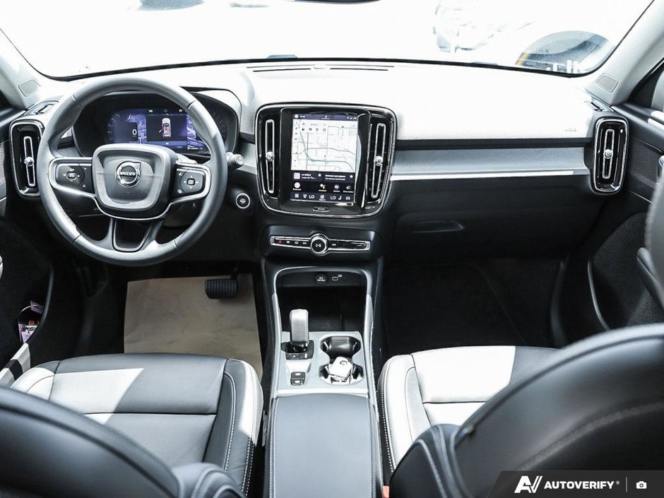 2025 Volvo XC40 Core - Low Kilometres | Climate Package-24