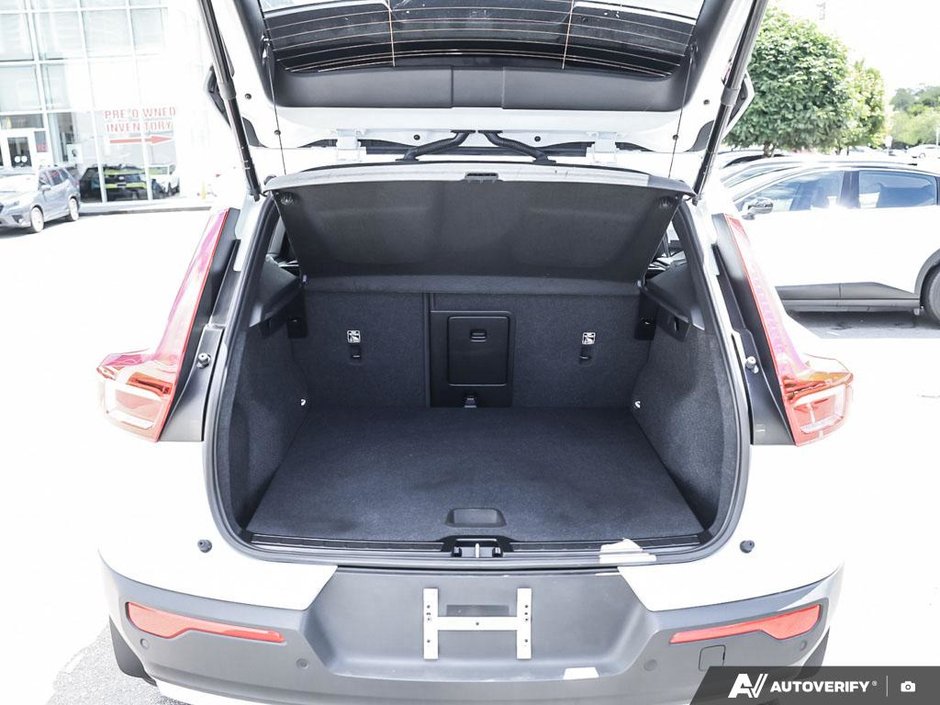 2025 Volvo XC40 Core - Low Kilometres | Climate Package-10