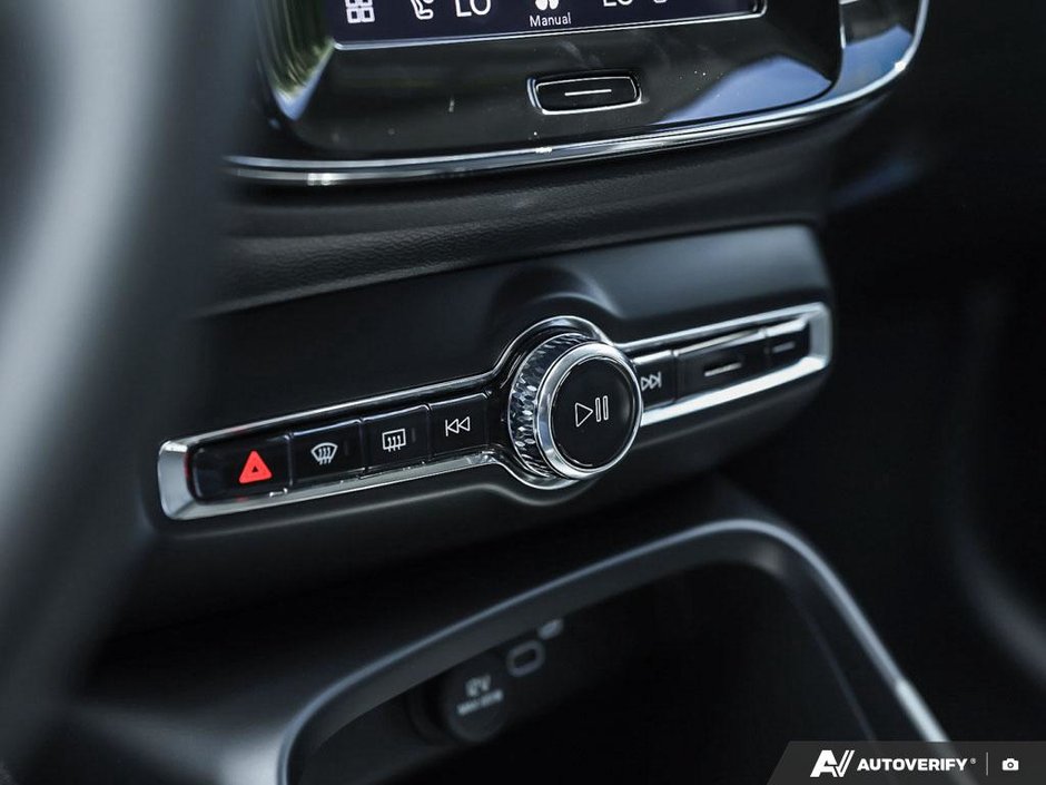 2025 Volvo XC40 Core - Low Kilometres | Climate Package-19
