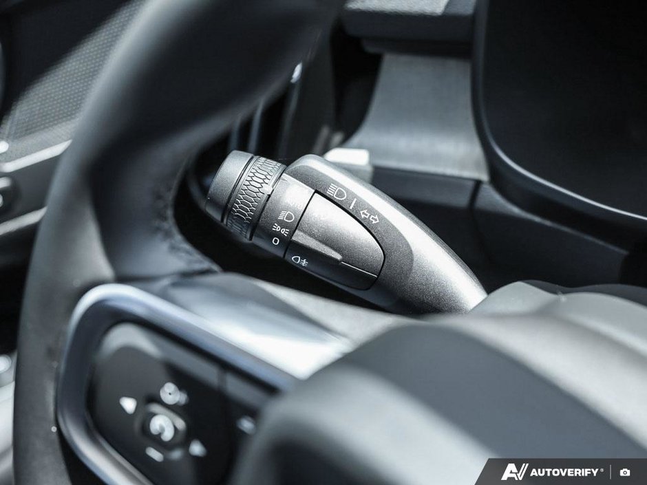 2025 Volvo XC40 Core - Low Kilometres | Climate Package-15