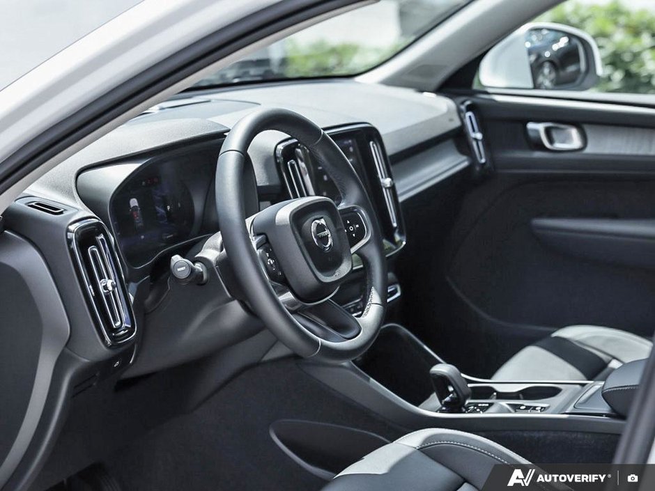 2025 Volvo XC40 Core - Low Kilometres | Climate Package-12