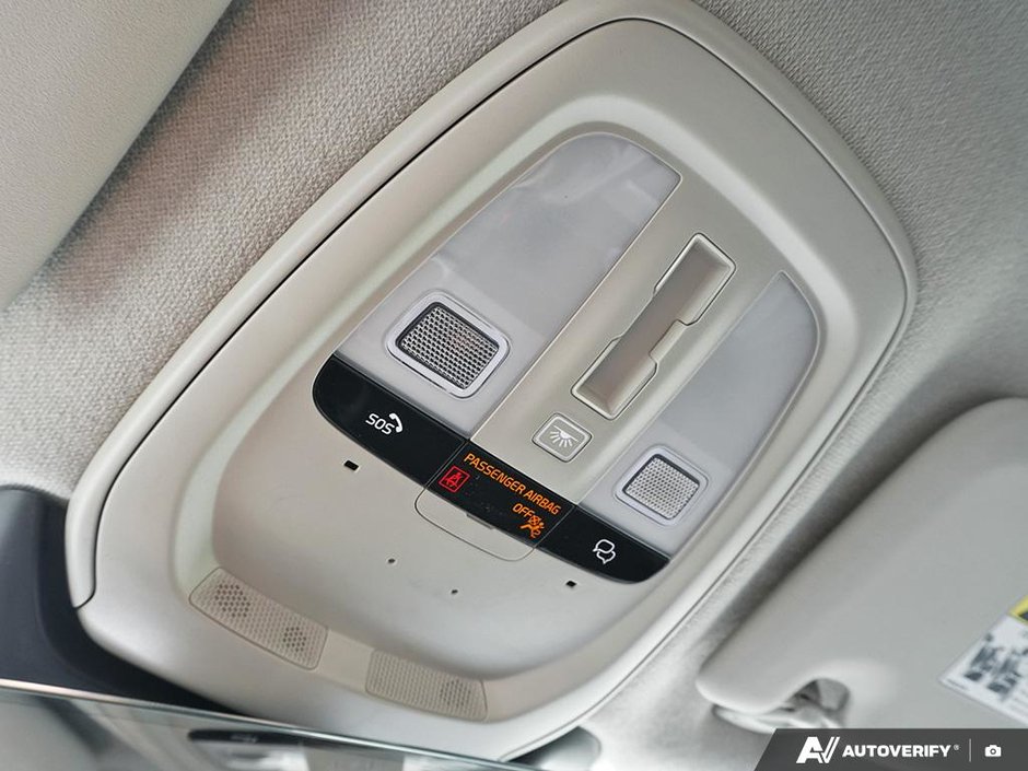 2026 Volvo XC40 Plus (Dark Theme)-24