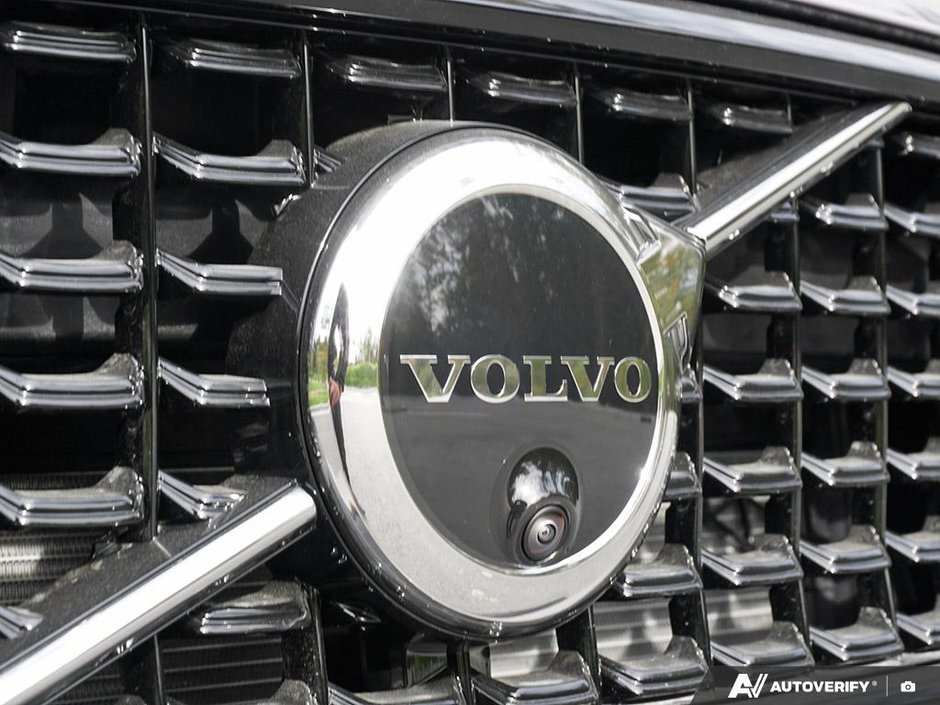 2026 Volvo XC40 Plus (Dark Theme)-8