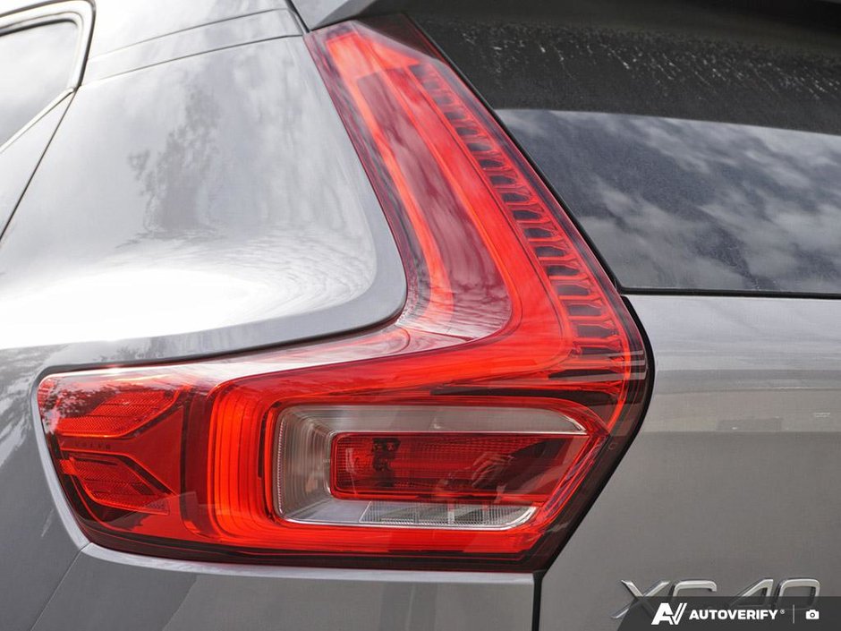 2026 Volvo XC40 Plus (Dark Theme)-10