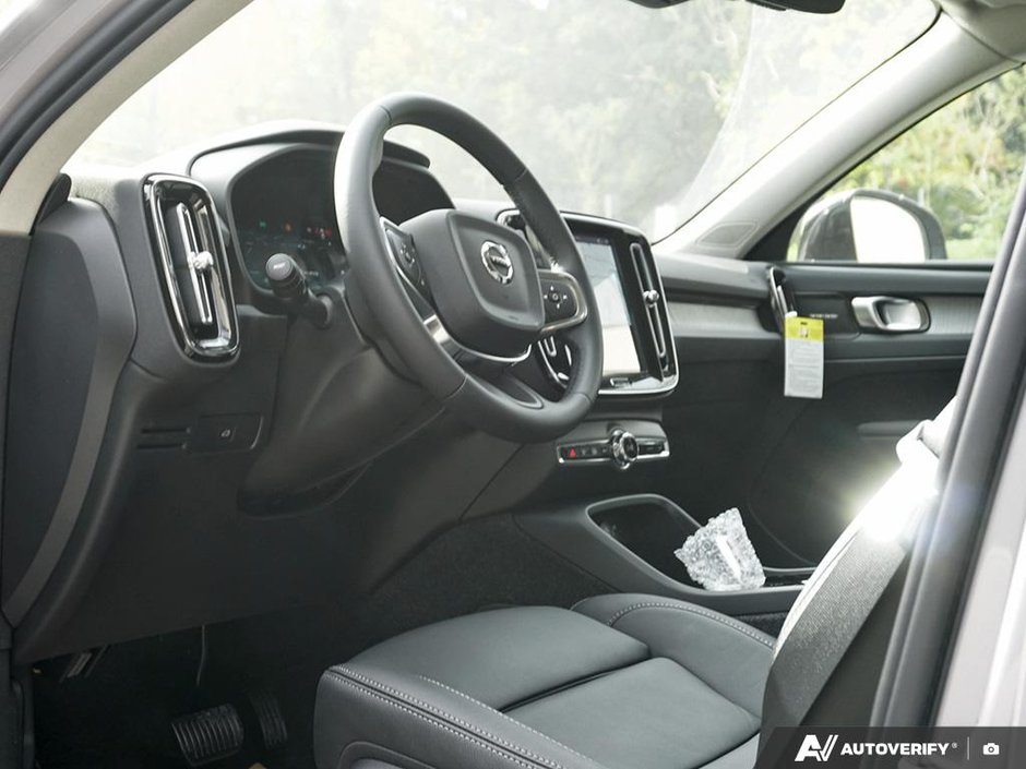 2026 Volvo XC40 Plus (Dark Theme)-15