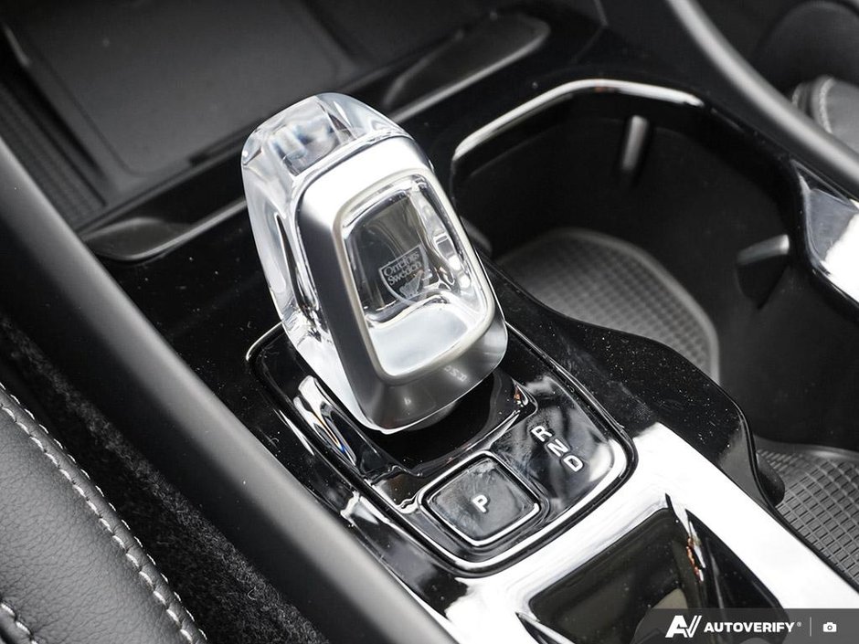 2026 Volvo XC40 Plus (Dark Theme)-21