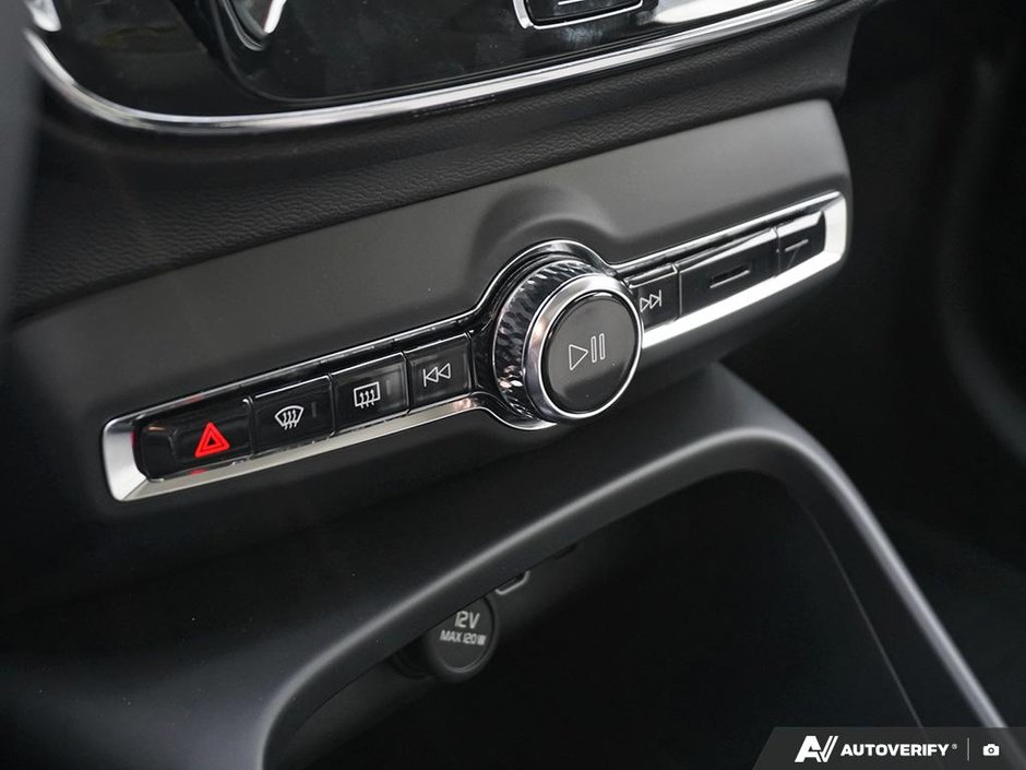 2026 Volvo XC40 Plus (Dark Theme)-22