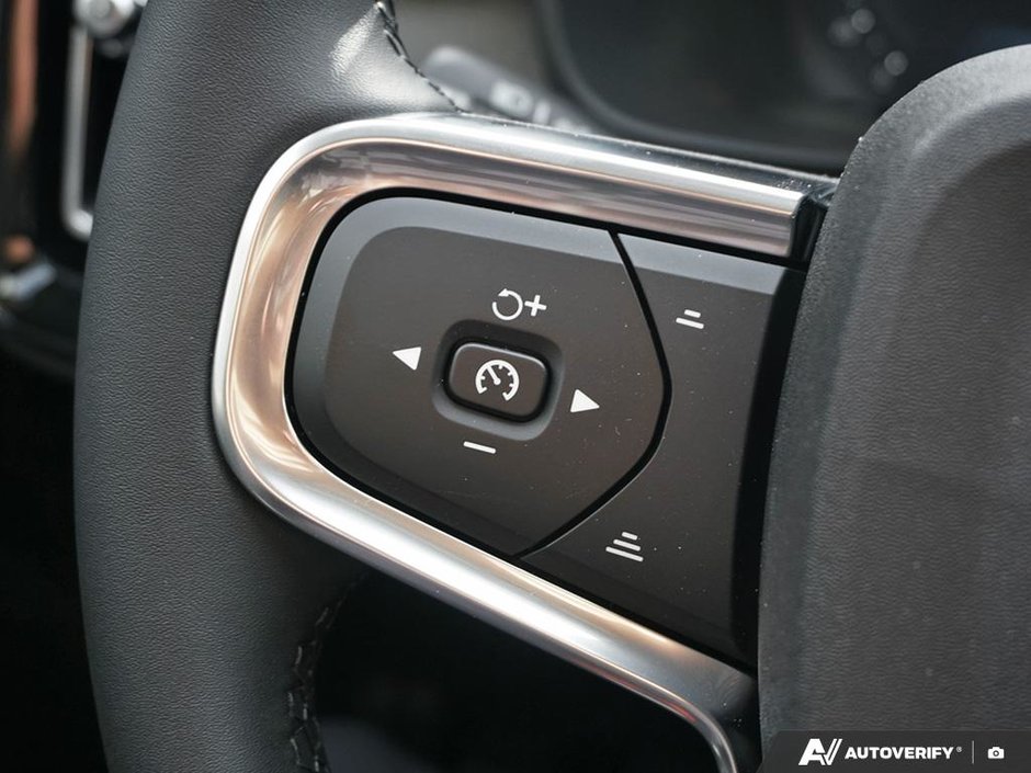 2026 Volvo XC40 Plus (Dark Theme)-19