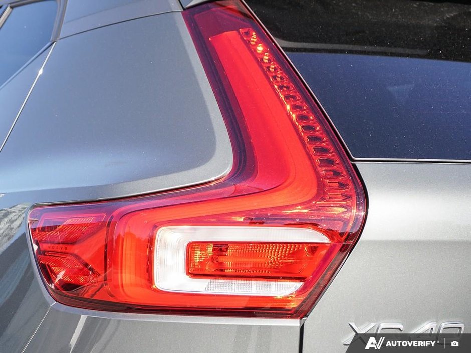 2026 Volvo XC40 Plus (Dark Theme)-10