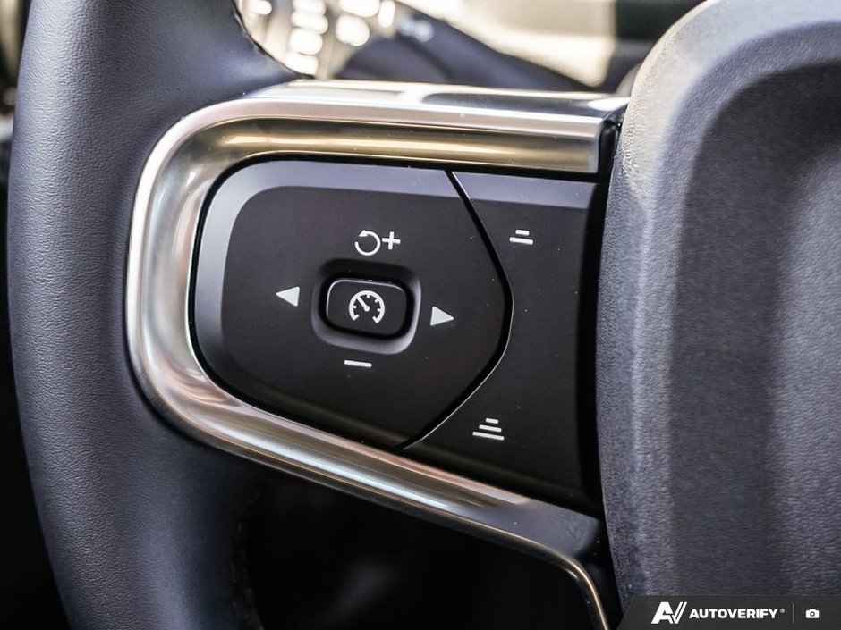 2026 Volvo XC40 Plus (Dark Theme)-18