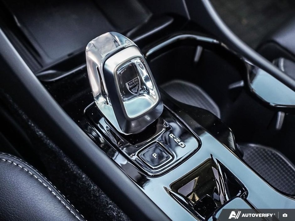 2026 Volvo XC40 Plus (Dark Theme)-21