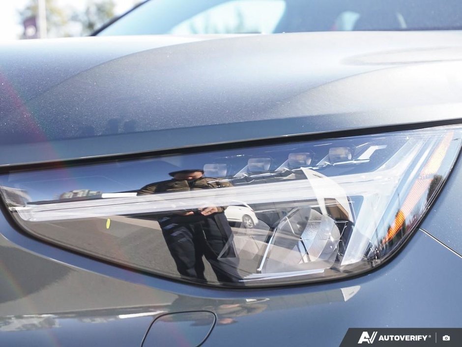 2026 Volvo XC40 Plus (Dark Theme)-9